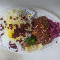 زرشک پلو با ران مرغ سرخ شده