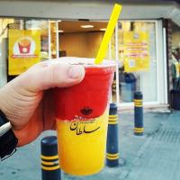 ترکیب آبمیوه پرتقال و توت فرنگی