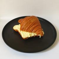 کروسان تخم مرغ پنیر