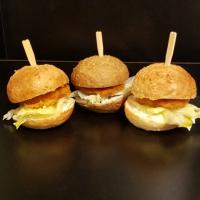 سینی مینی ساندویچ سینه مرغ سوخاری ۱۶ عددی