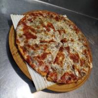 پیتزا ژامبون گوشت و قارچ