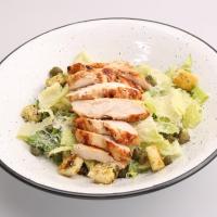 سالاد سزار با مرغ گریل