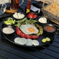 سینی ایرانی با نیمرو