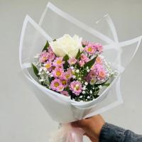 دسته گل رز و کرزنتیا