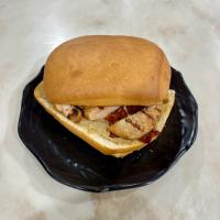 ساندویچ مرغ و حمص