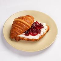 کروسان خامه و مربا