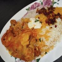 زرشک پلو با ران مرغ سرخ شده