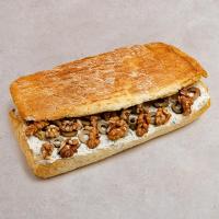 ساندویچ پنیر گردو زیتون