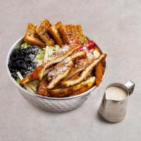 سالاد سزار با مرغ سوخاری