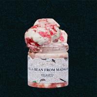 بستنی وانیل و توت فرنگی