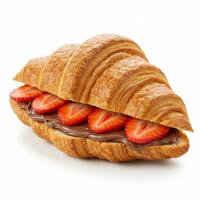 ساندویچ کروسان با کرم نوتلا و توت فرنگی تازه