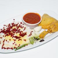 زرشک پلو با ران مرغ سرخ شده