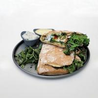 ساندویچ مرغ و پستو