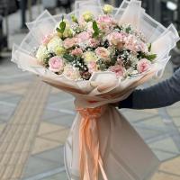 دسته گل رز هلندی و لیسنتوس صورتی