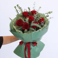 دسته گل رز قرمز