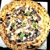 پیتزا سیر و استیک ایتالیایی ناپولیتن