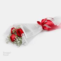 دسته گل رز قرمز 3 شاخه با عروس