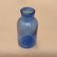 گلدان شیشه ای آبی رنگ