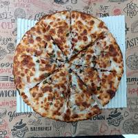 پیتزا گوشت و قارچ آمریکایی