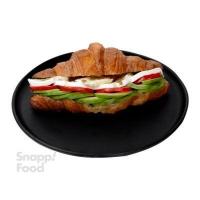 کروسان با سس پستو و آووکادو