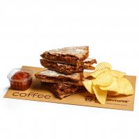 پنینی مرغ با سس پستو