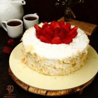 کیک توت فرنگی متوسط