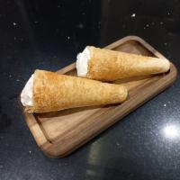 شیرینی قیفی