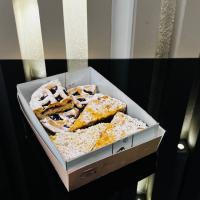 تارت سیب و آلبالو