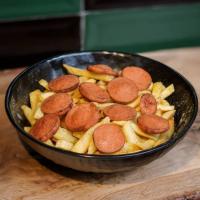 سیب زمینی سرخ شده با سوسیس