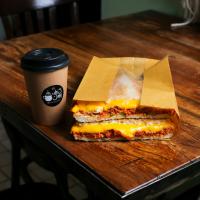 پک املت و قهوه