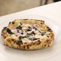پیتزا مرغ و اسفناج ناپولیتن