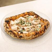 پیتزا مرغ و قارچ ناپولیتن