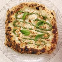 پیتزا مرغ و پستو ناپولیتن