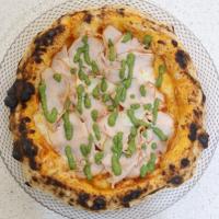 پیتزا بوقلمون و پستو ناپولیتن