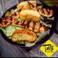 سالاد سزار با مرغ گریل