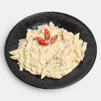 پاستا پنه مرغ با سس آلفردو