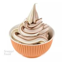 بستنی قیفی وانیل توت فرنگی