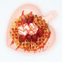 وافل بستنی و توت فرنگی