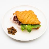 کروسان بوقلمون پستو