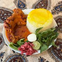 زرشک پلو با مرغ سس پز با برنج خارجی