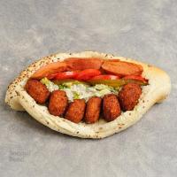 ساندویچ سوسیس فلافل