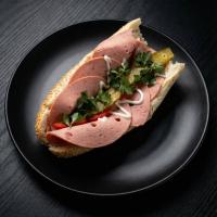 ساندویچ کالباس گوشت سرد