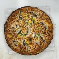 پیتزا مرغ و قارچ آمریکایی