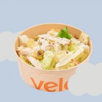 سالاد سزار استایل با فیله مرغ گریل شده