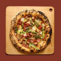 پیتزا گوشت و بیکن ایتالیایی