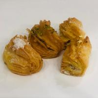 شیرینی کره ای پاپیونی صدفی و باقلوایی