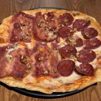 پیتزا سالامی و بیکن ایتالیایی