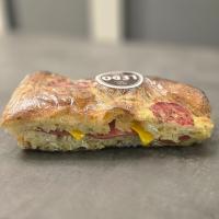 ساندویچ دست ساز چیاباتای کالباس پپرونی