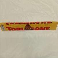 تابلرون شکلات سفید باطعم عسل و کشمش