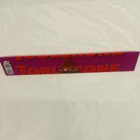 تابلرون شکلات فندوقی بنفش